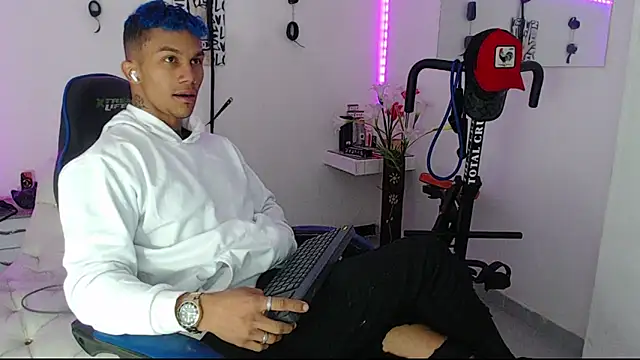 Snapshot of Leonard_Price chatting on March 2025 02:01:02 PM Leonard Price online show from March 2025 02:01:02 PM