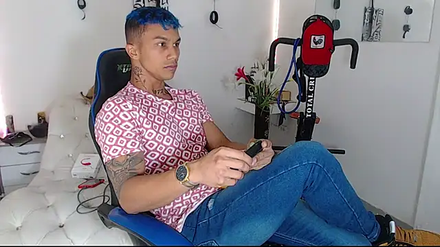 Snapshot of Leonard_Price chatting on March 2025 03:51:01 AM Leonard Price online show from March 2025 03:51:01 AM