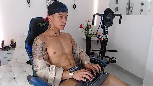 Snapshot of Leonard_Price chatting on March 2025 05:45:02 AM Leonard Price online show from March 2025 05:45:02 AM