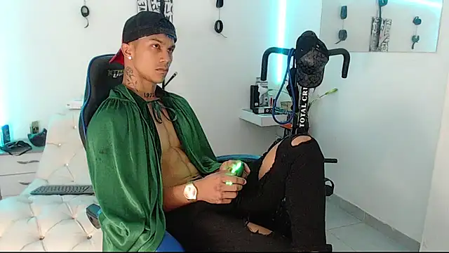 Snapshot of Leonard_Price chatting on March 2025 01:21:02 AM Leonard Price online show from March 2025 01:21:02 AM