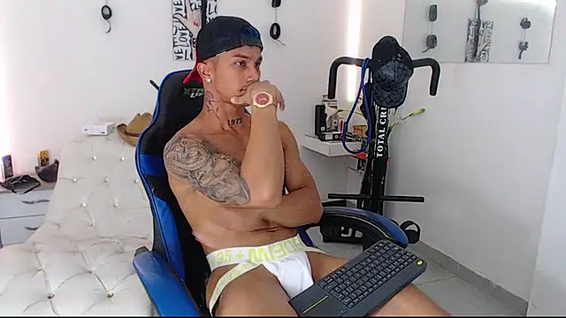 Snapshot of Leonard_Price chatting on March 2025 04:26:01 AM Leonard Price online show from March 2025 04:26:01 AM