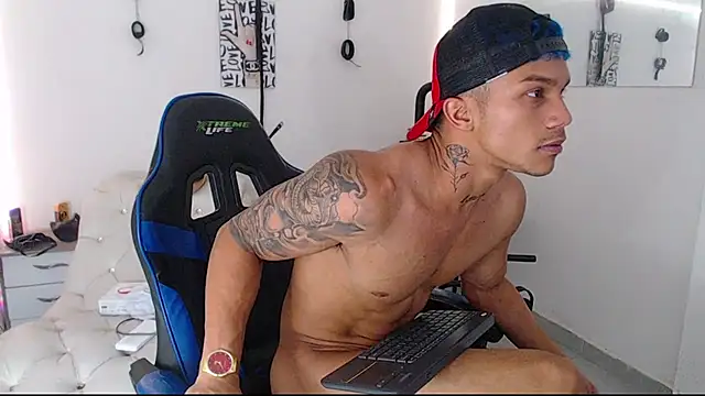 Snapshot of Leonard_Price chatting on March 2025 05:41:02 AM Leonard Price online show from March 2025 05:41:02 AM