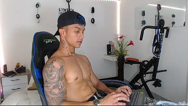 Snapshot of Leonard_Price chatting on March 2025 06:12:02 PM Leonard Price online show from March 2025 06:12:02 PM