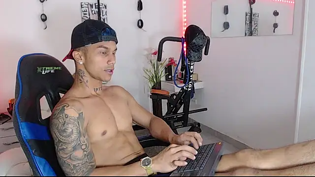 Snapshot of Leonard_Price chatting on March 2025 05:57:02 AM Leonard Price online show from March 2025 05:57:02 AM