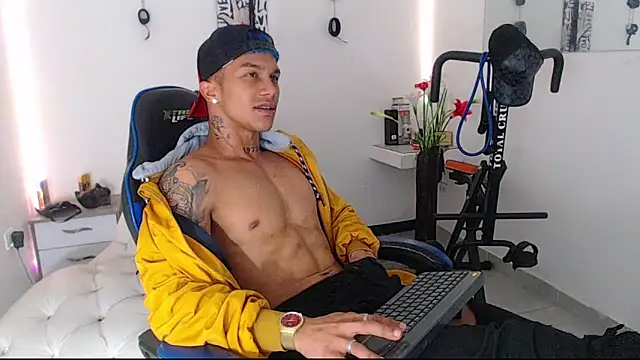 Snapshot of Leonard_Price chatting on March 2025 11:12:02 AM Leonard Price online show from March 2025 11:12:02 AM