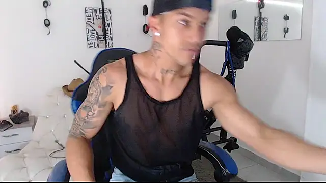 Snapshot of Leonard_Price chatting on March 2025 03:20:01 AM Leonard Price online show from March 2025 03:20:01 AM