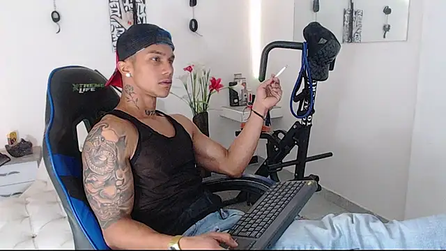 Snapshot of Leonard_Price chatting on March 2025 06:43:02 AM Leonard Price online show from March 2025 06:43:02 AM