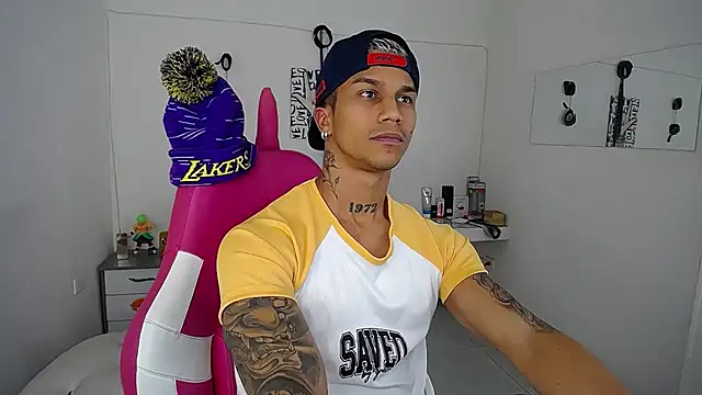 Snapshot of Leonard_Price chatting on September 2025 12:32:02 AM Leonard Price online show from September 2025 12:32:02 AM