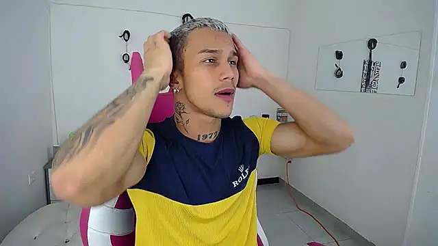 Snapshot of Leonard_Price chatting on September 2025 02:44:01 AM Leonard Price online show from September 2025 02:44:01 AM