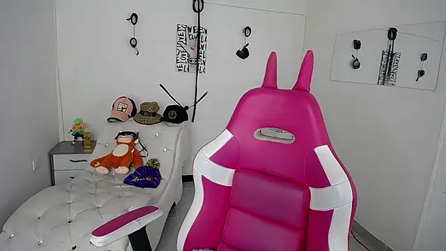 Snapshot of Leonard_Price chatting on September 2025 01:07:02 AM Leonard Price online show from September 2025 01:07:02 AM