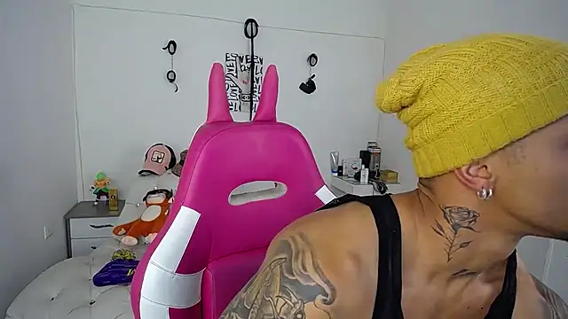 Snapshot of Leonard_Price chatting on September 2025 12:33:01 AM Leonard Price online show from September 2025 12:33:01 AM