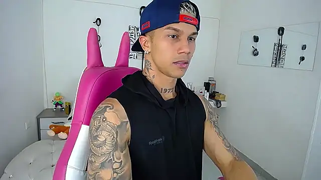 Snapshot of Leonard_Price chatting on September 2025 12:34:01 AM Leonard Price online show from September 2025 12:34:01 AM