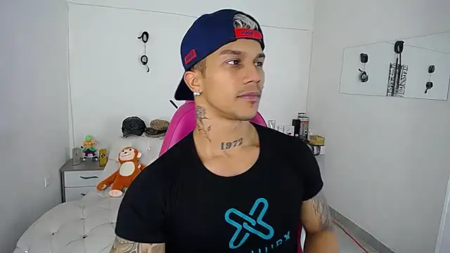 Snapshot of Leonard_Price chatting on September 2025 01:33:02 AM Leonard Price online show from September 2025 01:33:02 AM