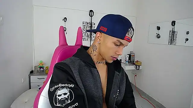 Snapshot of Leonard_Price chatting on October 2025 02:28:02 AM Leonard Price online show from October 2025 02:28:02 AM