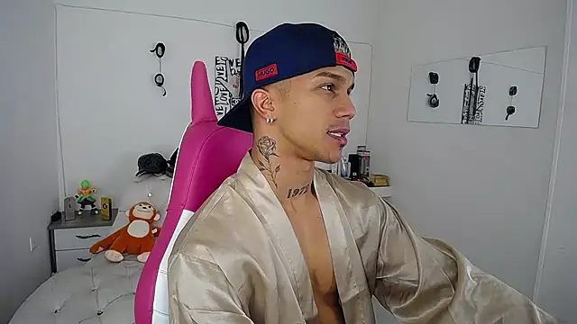 Snapshot of Leonard_Price chatting on October 2025 01:58:02 AM Leonard Price online show from October 2025 01:58:02 AM