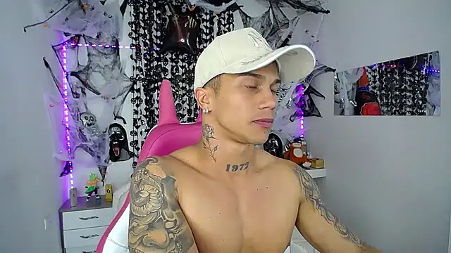 Snapshot of Leonard_Price chatting on October 2025 01:26:02 AM Leonard Price online show from October 2025 01:26:02 AM