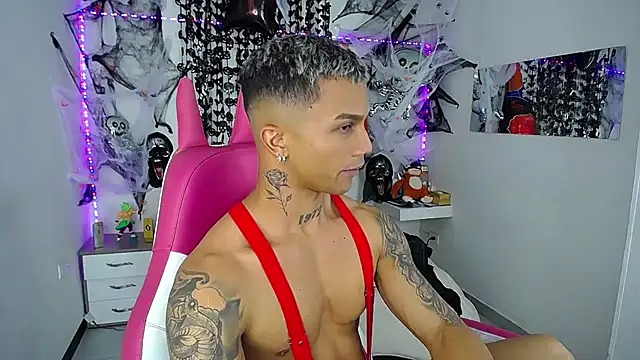 Snapshot of Leonard_Price chatting on October 2025 02:11:01 AM Leonard Price online show from October 2025 02:11:01 AM