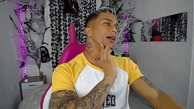 Snapshot of Leonard_Price chatting on October 2025 06:37:01 AM Leonard Price online show from October 2025 06:37:01 AM