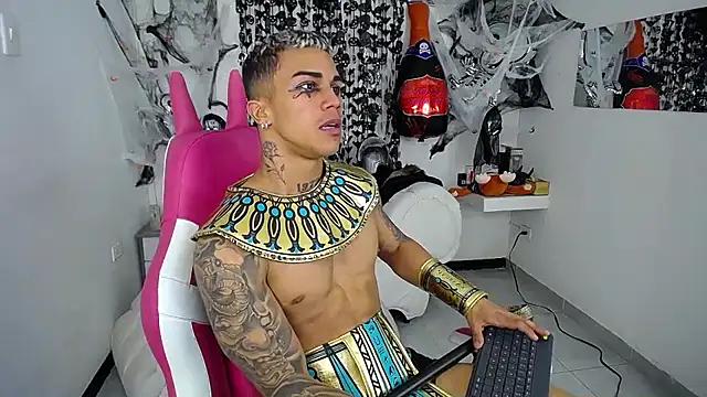 Snapshot of Leonard_Price chatting on October 2025 07:42:01 AM Leonard Price online show from October 2025 07:42:01 AM