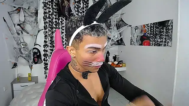 Snapshot of Leonard_Price chatting on October 2025 03:25:01 AM Leonard Price online show from October 2025 03:25:01 AM