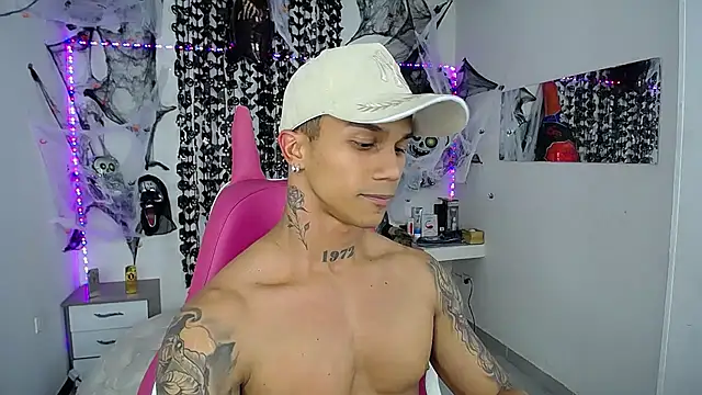 Snapshot of Leonard_Price chatting on November 2025 03:53:02 AM Leonard Price online show from November 2025 03:53:02 AM