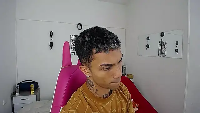 Snapshot of Leonard_Price chatting on November 2025 02:12:02 AM Leonard Price online show from November 2025 02:12:02 AM