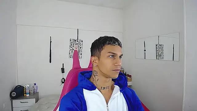 Snapshot of Leonard_Price chatting on November 2025 07:43:01 AM Leonard Price online show from November 2025 07:43:01 AM