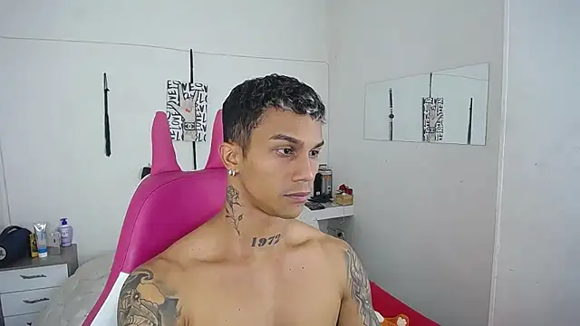 Snapshot of Leonard_Price chatting on November 2025 09:56:02 AM Leonard Price online show from November 2025 09:56:02 AM