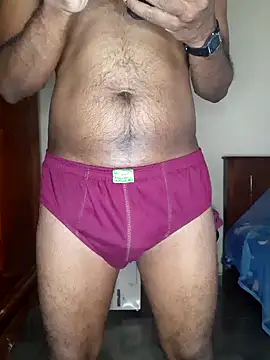 Snapshot of SuranSexy33 chatting on October 2025 05:43:02 AM SuranSexy33 online show from October 2025 05:43:02 AM