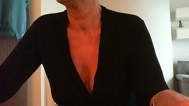   Angel78   online show from October 2025 01:31:02 PM