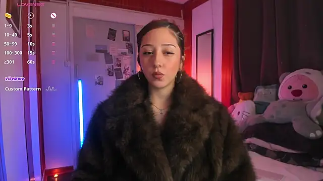 Snapshot of HeyTati chatting on June 2026 12:31:01 AM HeyTati online show from June 2026 12:31:01 AM