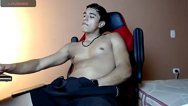 karlgiles  online show from December 2024 07:21:01 PM