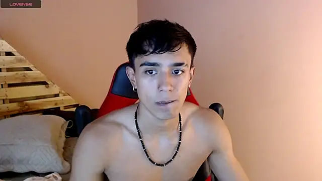 karlgiles  online show from February 2025 05:46:02 PM