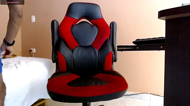 karlgiles  online show from February 2025 06:34:02 PM