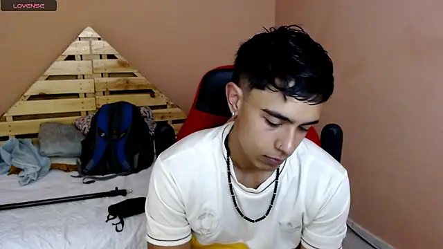 karlgiles  online show from March 2025 05:47:02 PM