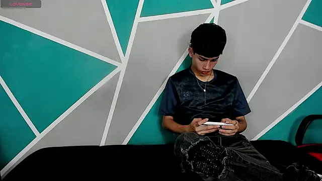 migueyalejo teens online show from October 2025 03:24:02 AM