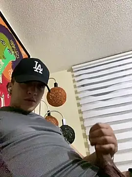 kmilo2405 online show from March 2026 04:39:01 AM