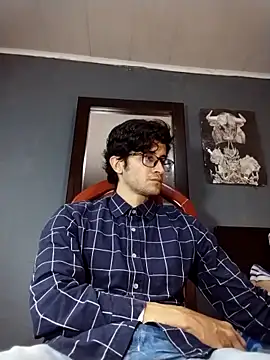 Loggan donnelly online show from April 2026 09:35:01 PM