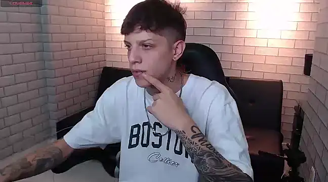 Snapshot of Adam_hard_ chatting on January 2025 07:59:02 PM Adam hard online show from January 2025 07:59:02 PM