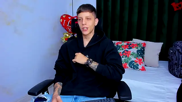 Snapshot of Adam_hard_ chatting on February 2025 08:07:02 PM Adam hard online show from February 2025 08:07:02 PM