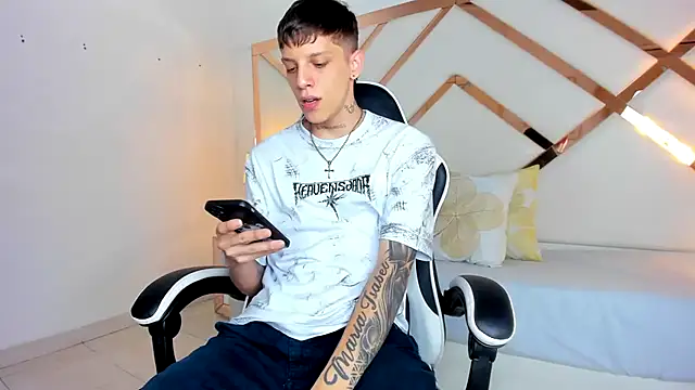 Snapshot of Adam_hard_ chatting on September 2025 07:15:02 PM Adam hard online show from September 2025 07:15:02 PM