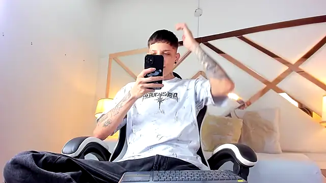 Snapshot of Adam_hard_ chatting on September 2025 08:35:02 PM Adam hard online show from September 2025 08:35:02 PM