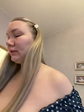 Snapshot of LianaCruz__ chatting on February 2026 04:50:02 AM LianaCruz online show from February 2026 04:50:02 AM