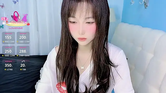 Snapshot of -Wendy__ chatting on May 2026 04:17:02 AM -Wendy online show from May 2026 04:17:02 AM