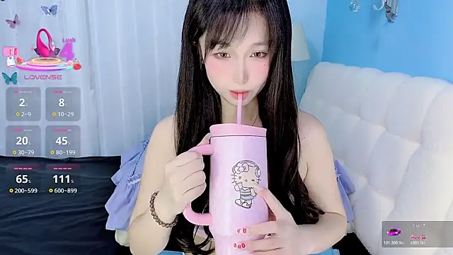 Snapshot of -Wendy__ chatting on June 2026 07:12:01 AM -Wendy online show from June 2026 07:12:01 AM