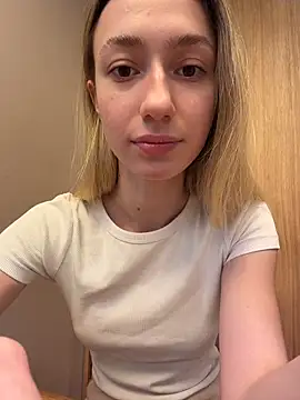 Lia  Love online show from December 2025 12:11:02 PM