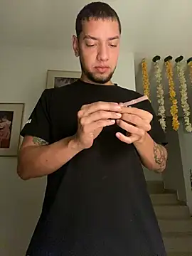 Snapshot of MrSoulMommy chatting on December 2024 09:42:01 AM MrSoulMommy online show from December 2024 09:42:01 AM