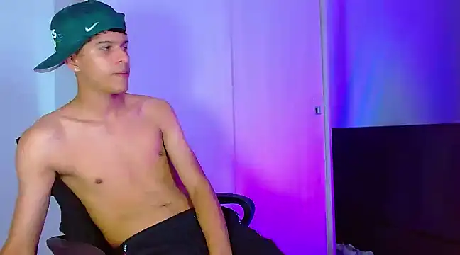 LiamGadiell online show from December 2024 12:33:01 AM