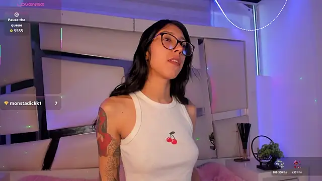 Mis  lola online show from November 2025 10:13:02 PM