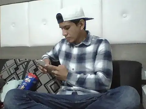 oiram27 online show from October 2025 05:52:02 AM